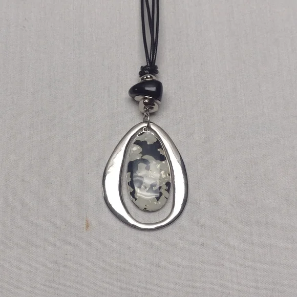 Chicos long necklace - Picture 2 of 5